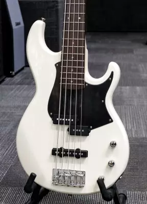 Yamaha - BB Series 5-String Electric Bass Guitar - Vintage White